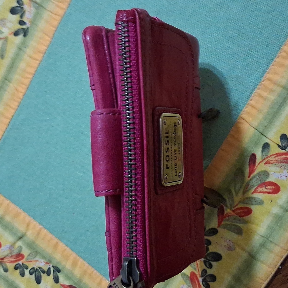 Fossil Fuchsia Leather Wallet - Picture 3 of 11